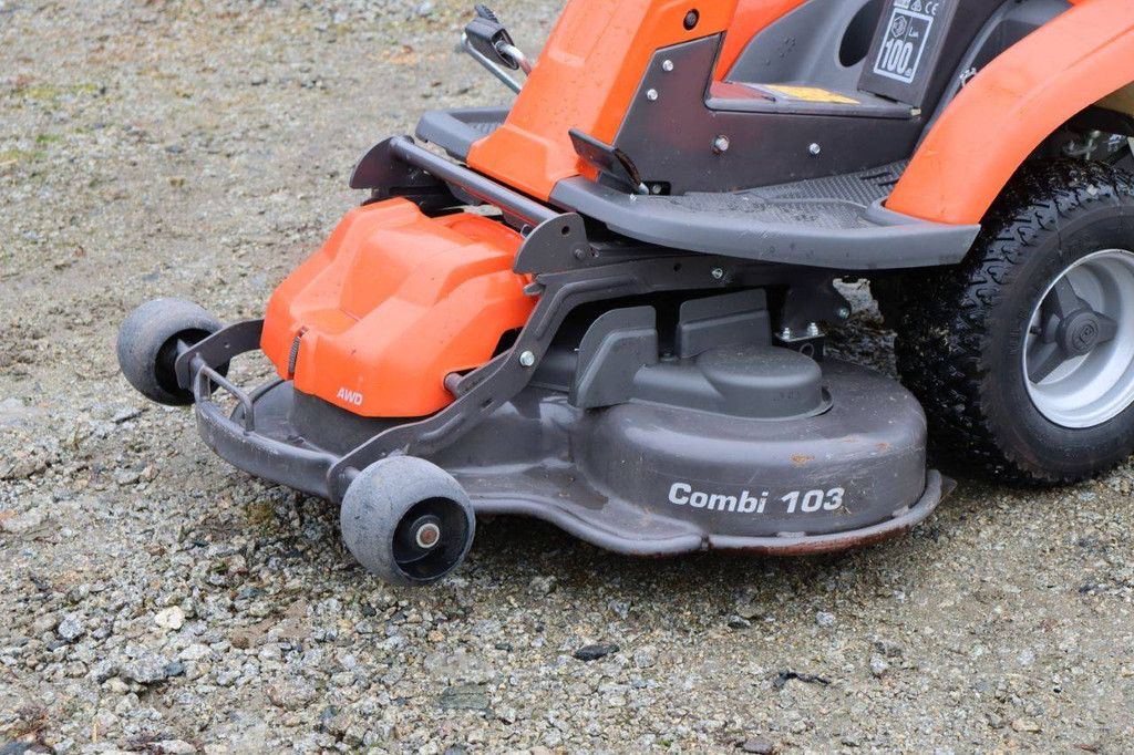 Aufsitzmäher Husqvarna R216AWD 4x4 Benzin 9,6 kW 2018