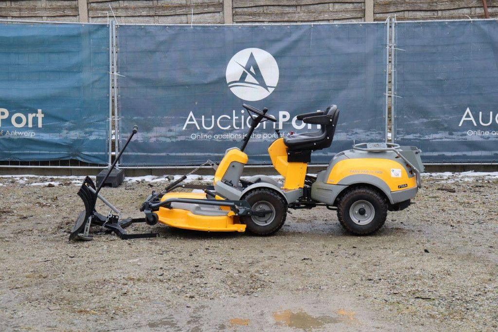 Stiga Park Pro 21 4WD Benzin-Aufsitzmäher 14,7 kW 2017