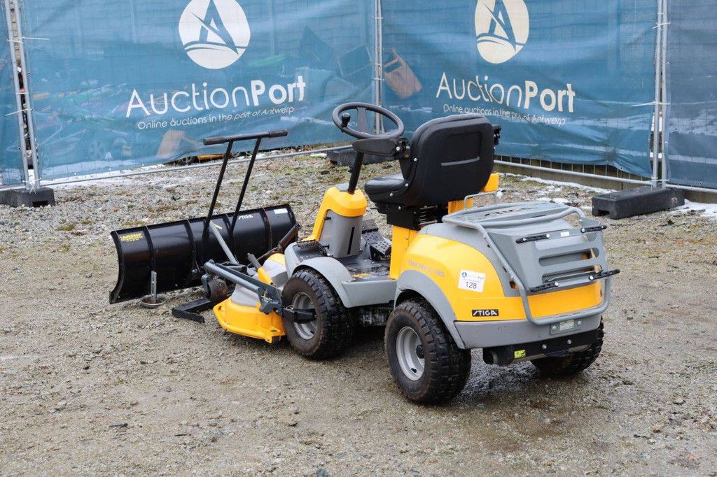 Stiga Park Pro 21 4WD Benzin-Aufsitzmäher 14,7 kW 2017