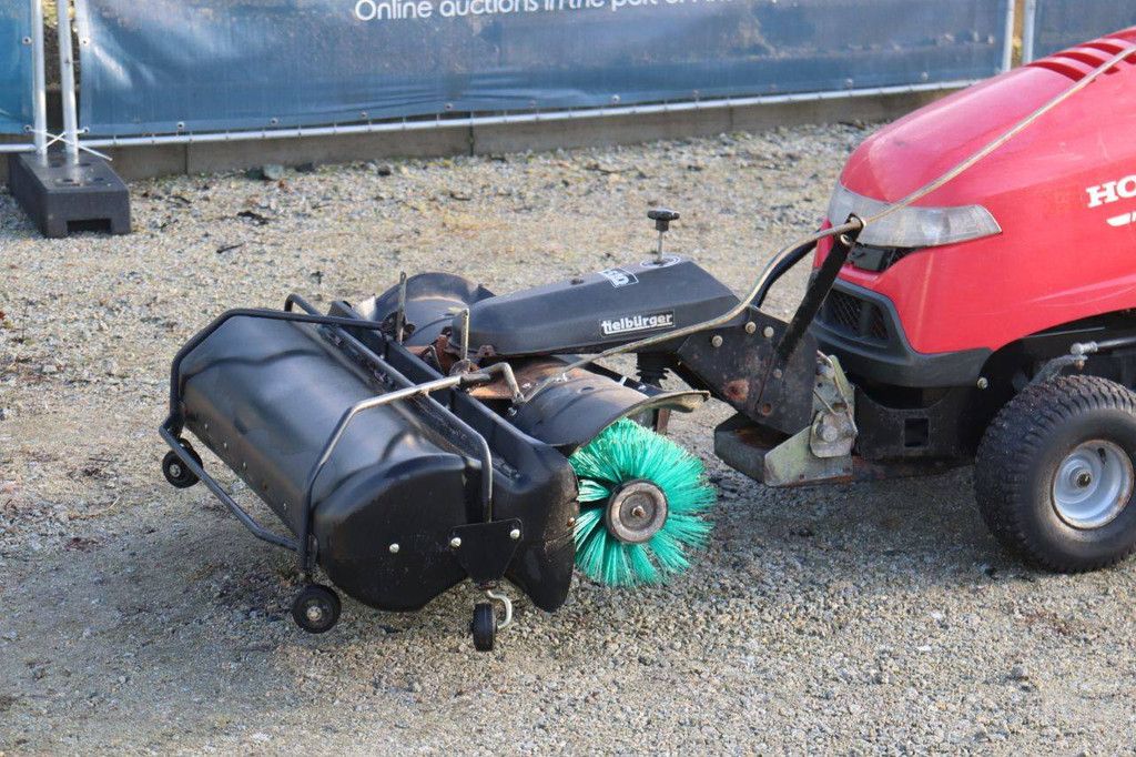 Honda HF2417 Benzin-Aufsitzmäher