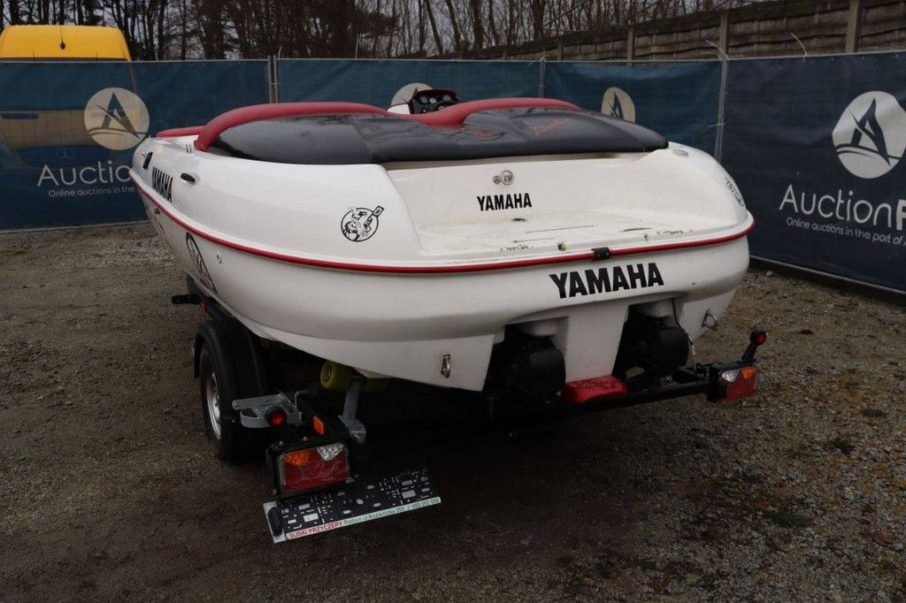 Yamaha EXT1200W Benzin-Schnellboot, 110 PS, mit Trailer