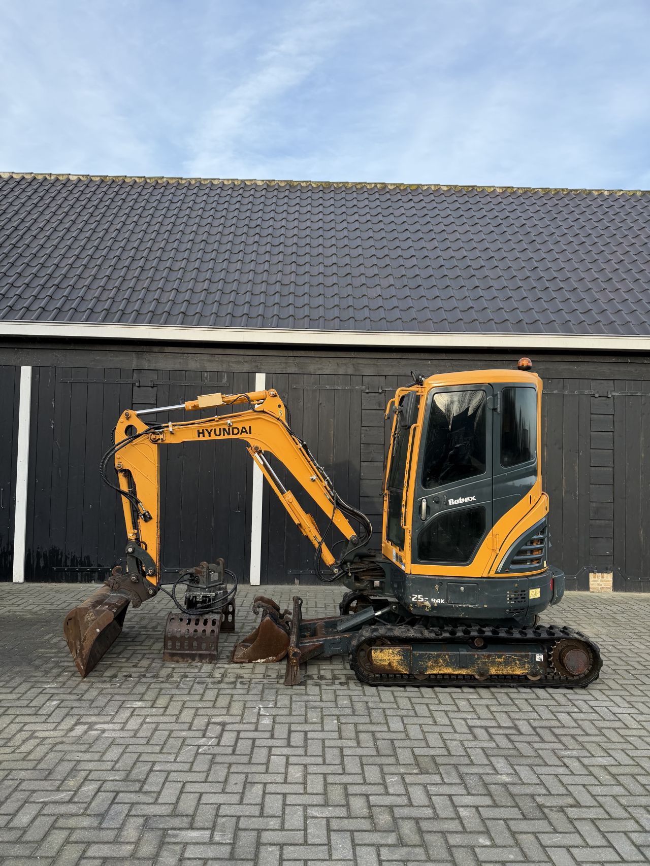 Hyundai ROBEX25Z- 9AK