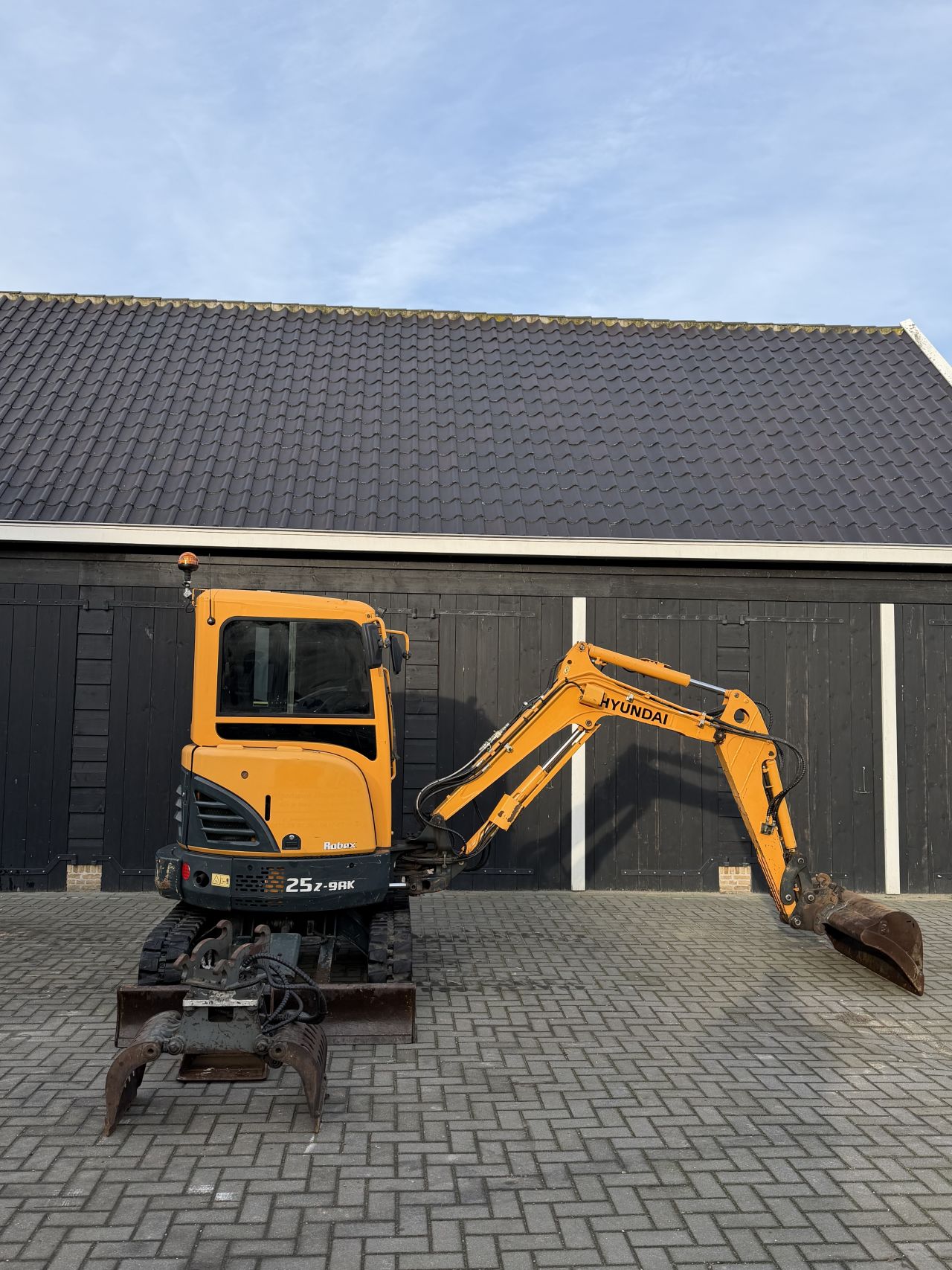 Hyundai ROBEX25Z- 9AK