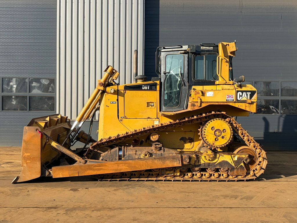 Caterpillar D6T XL