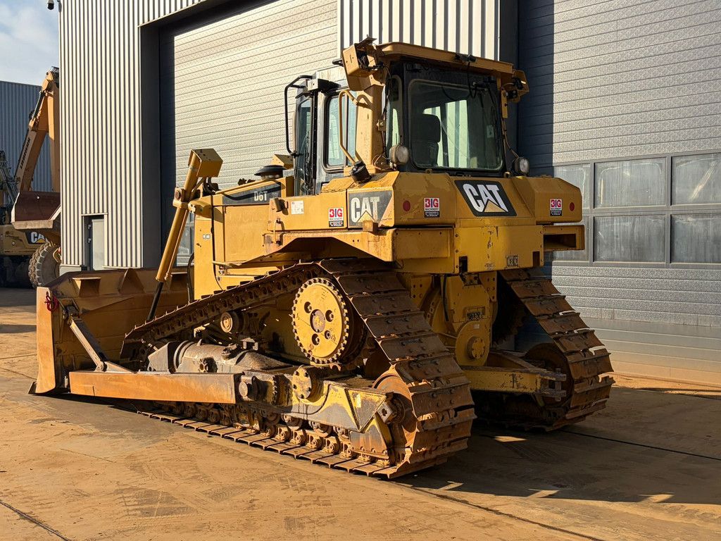 Caterpillar D6T XL