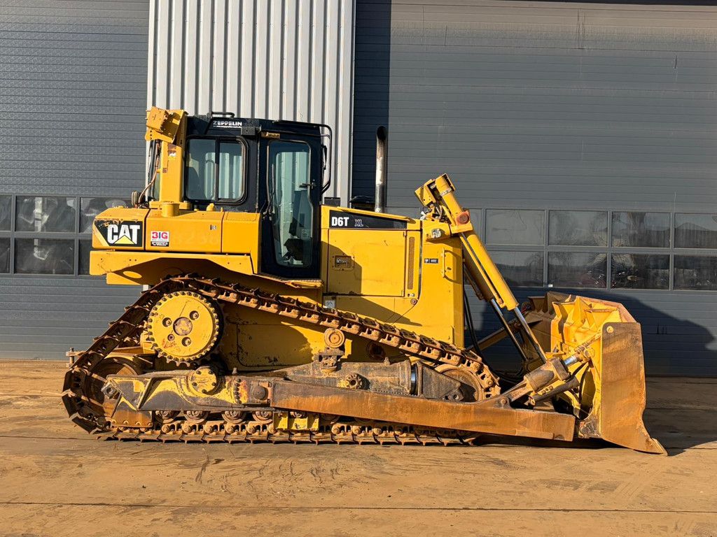 Caterpillar D6T XL