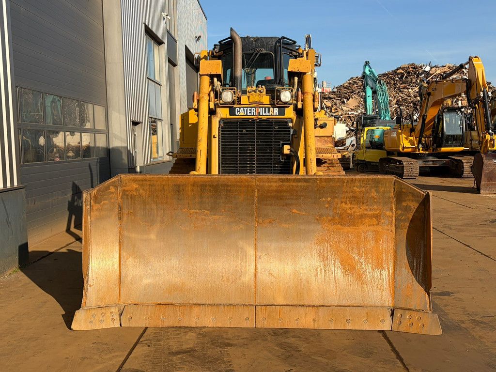Caterpillar D6T XL