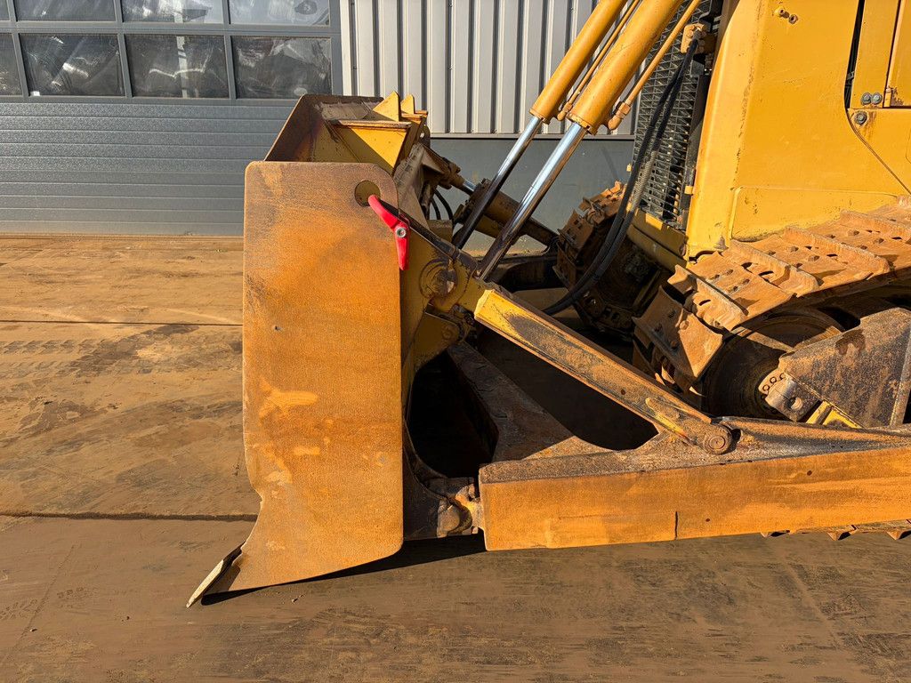 Caterpillar D6T XL