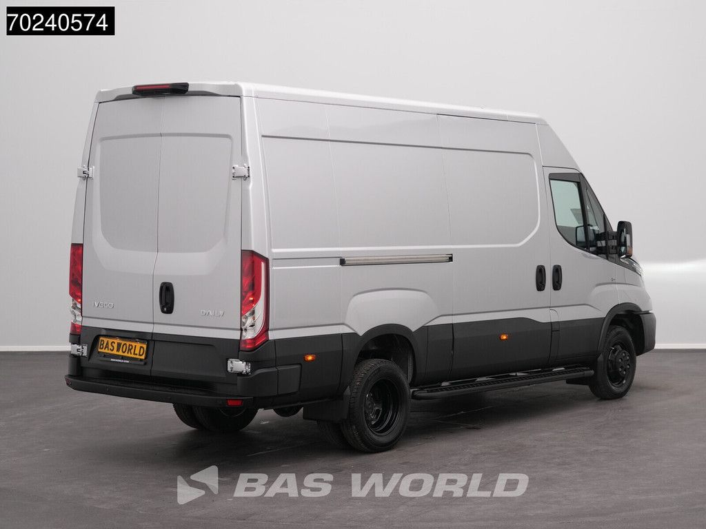 Iveco Daily 35C18 BPM VRIJ! 3.0L Black Edition Automaat 180PK L2H2 Dubbellucht 3,5t Trekgewicht ACC LED Navi Camera Parkeersensoren Euro6 L2 12m3 Klima