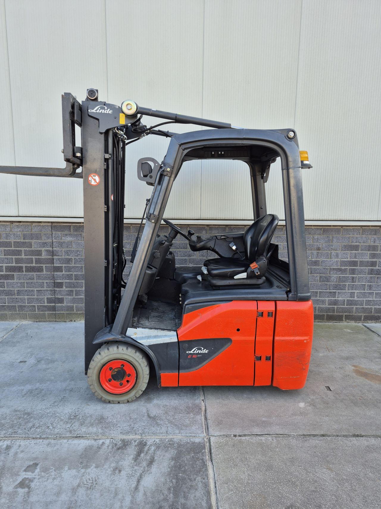 Linde E16C-02 bj 2015 triplex sideshift 4.620 mm accu bj 2019