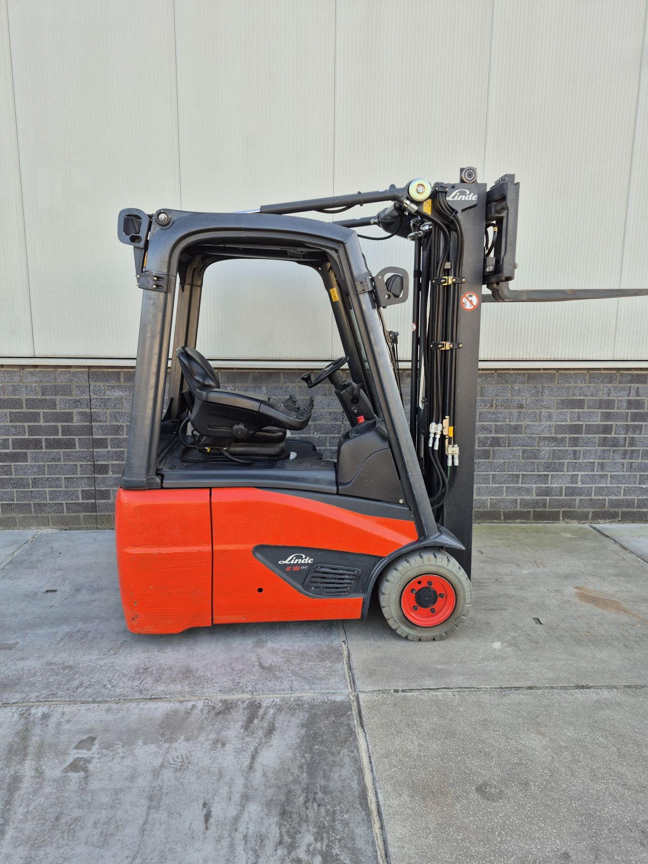 Linde E16C-02 bj 2015 triplex sideshift 4.620 mm accu bj 2019