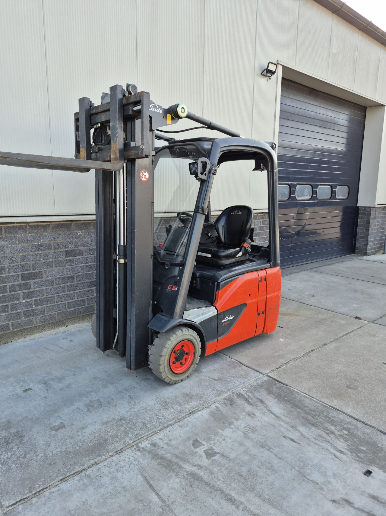 Linde E16C-02 bj 2015 triplex sideshift 4.620 mm accu bj 2019
