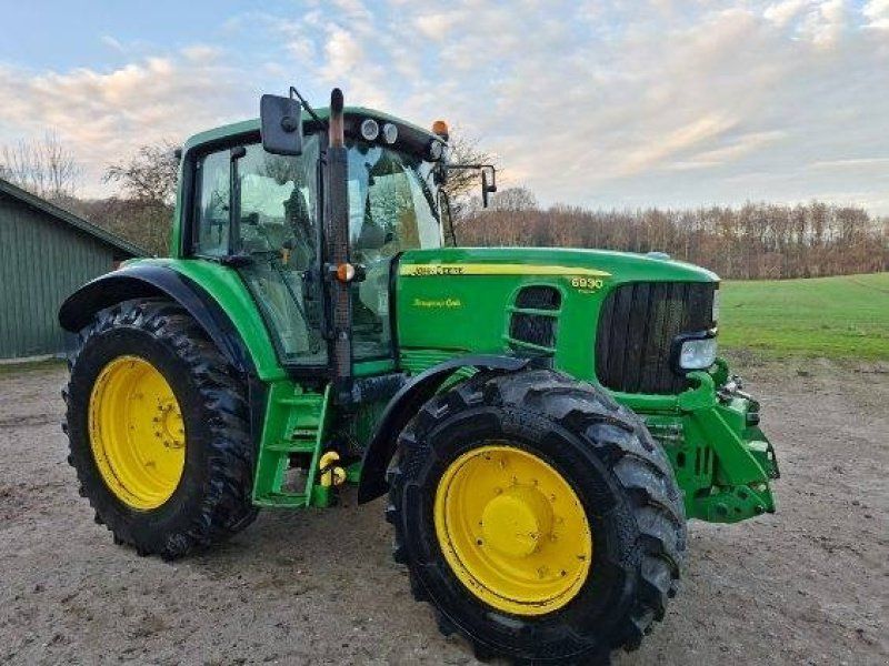 John Deere 6930