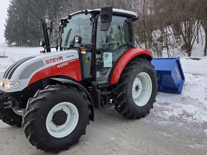 Steyr 4055s Kompakt  Göweil Hecklade