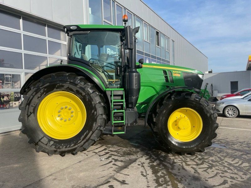 John Deere 6230R