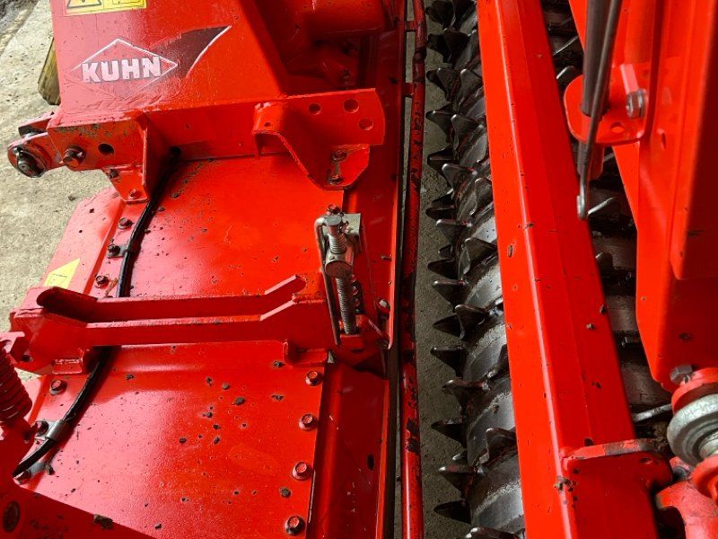 Kuhn Sitera 3000 + HRB302D im Kundenauftrag