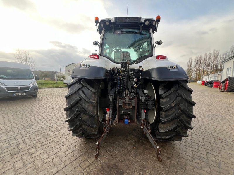 Valtra T214
