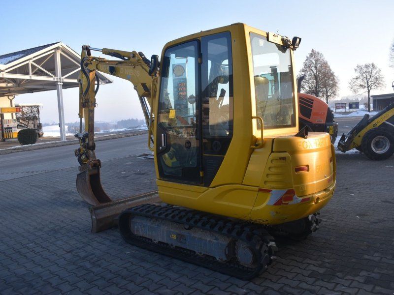 Takeuchi TB235 mit Powertilt