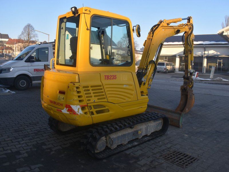 Takeuchi TB235 mit Powertilt