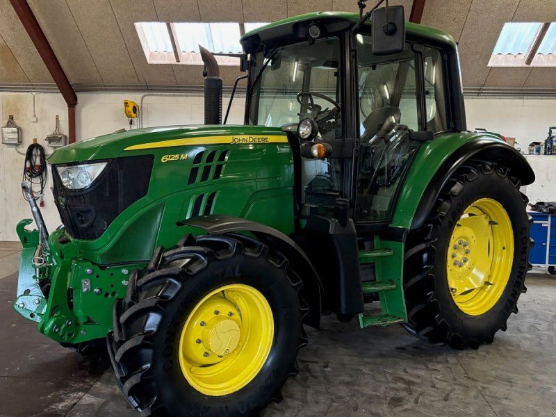 John Deere 6125M