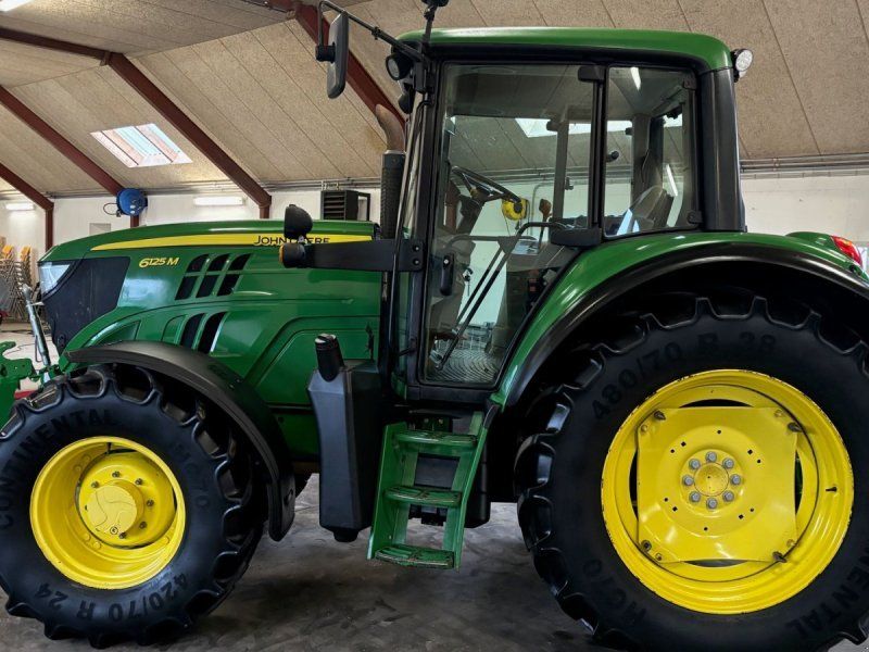 John Deere 6125M