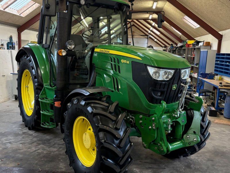 John Deere 6125M