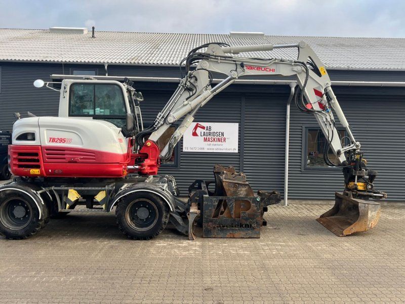 Takeuchi TB295W Aftageligt Engcon Centralsmørring og skovlpakke.