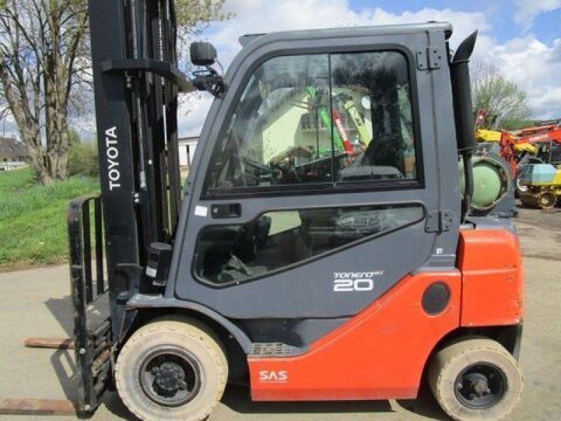 Toyota 06-8FG20F GAS Tripl-FH 6,5m Zinkenverstell