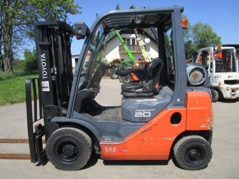 Toyota 06-8FG20F GAS Tripl-FH 4,30m + Seitenschiebe