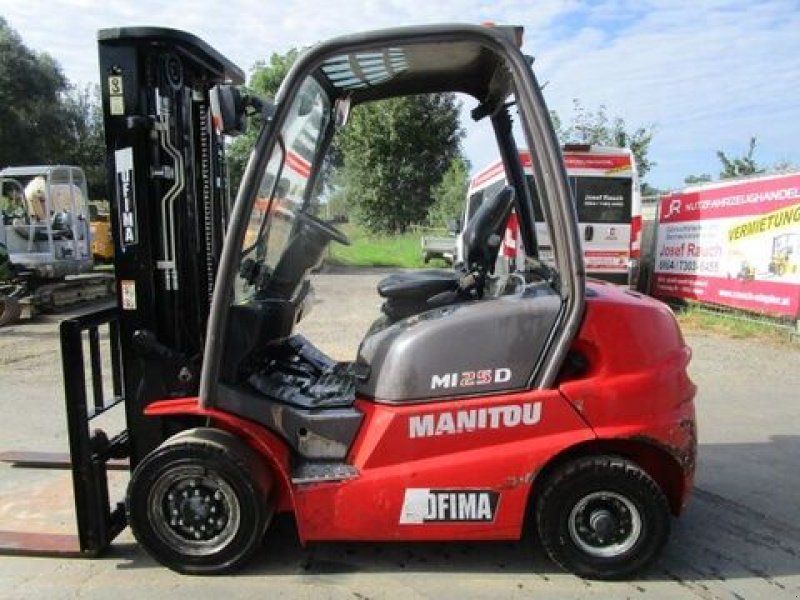 Manitou MI25D Tripl-Freihub 4,7m + Seitenschieber