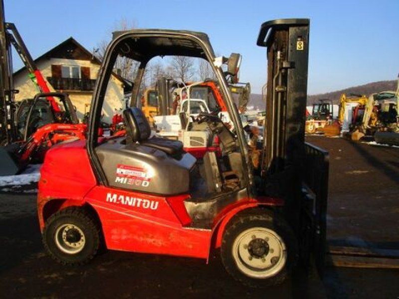 Manitou MI30D Tripl-Freihub 4,7m + Seitenschieber