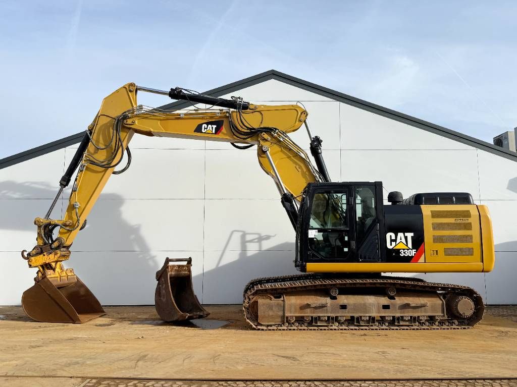 CAT 330FLN - German Machine / Triple Boom / OilQuick