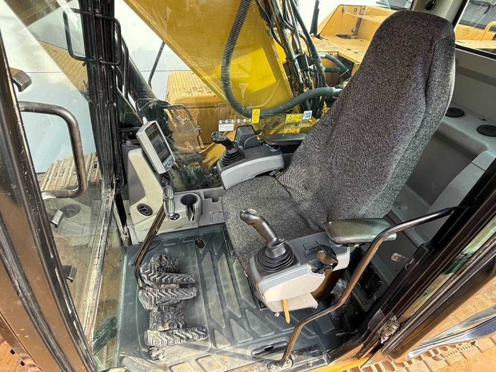 CAT 330FLN - German Machine / Triple Boom / OilQuick