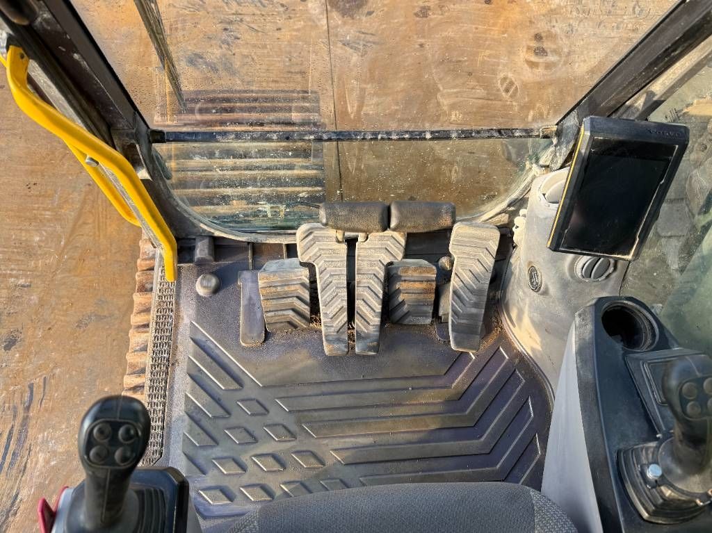 Volvo EC380EL - Quick Coupler / Hammer Lines