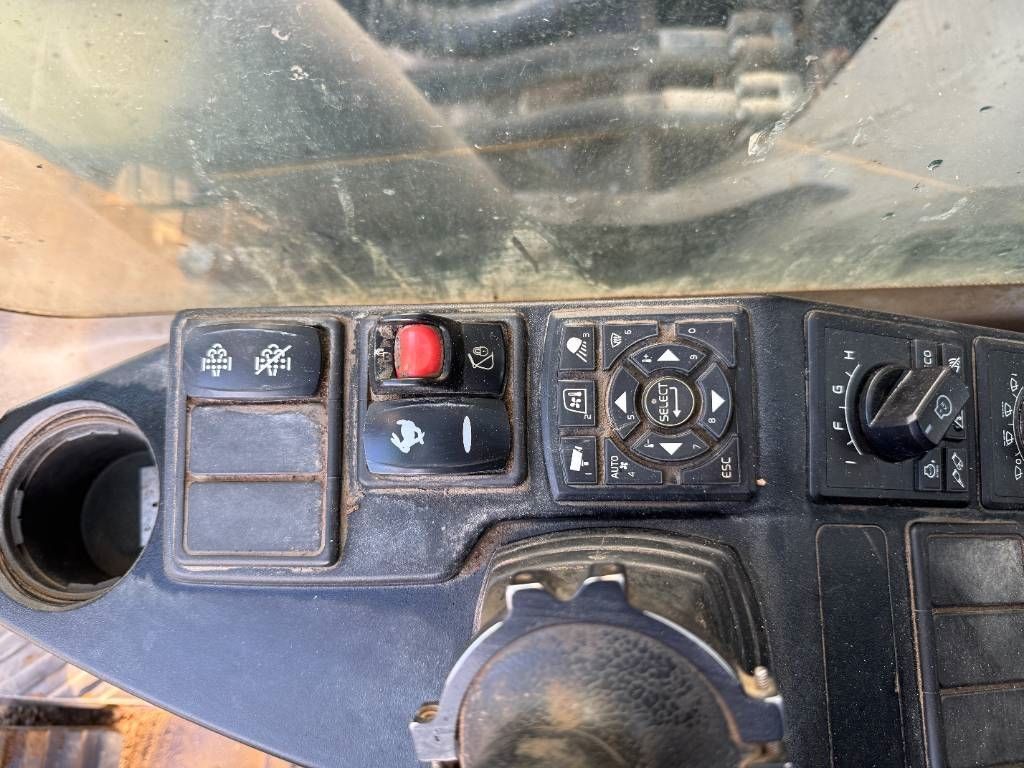 Volvo EC380EL - Quick Coupler / Hammer Lines