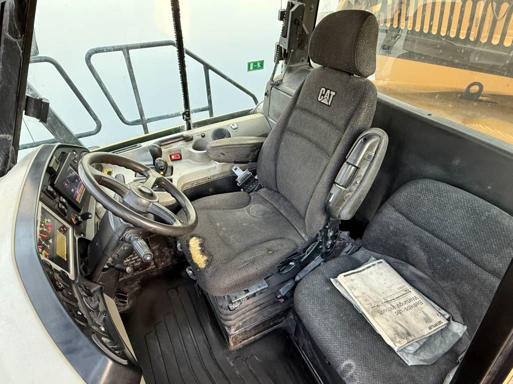 CAT 730C - Automatic Greasing / Body Heating / Camera