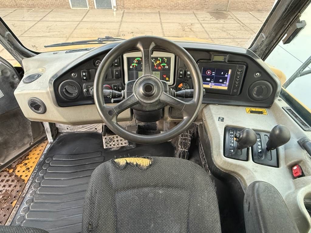 CAT 730C - Automatic Greasing / Body Heating / Camera