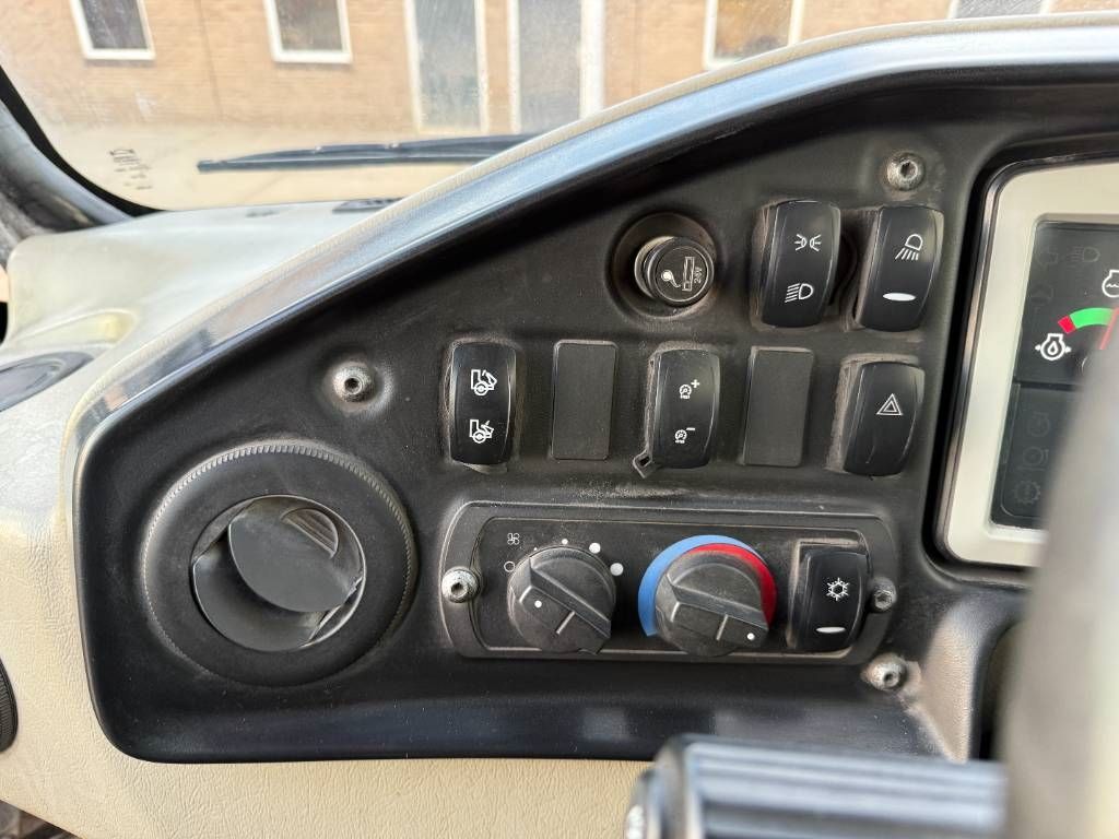 CAT 730C - Automatic Greasing / Body Heating / Camera