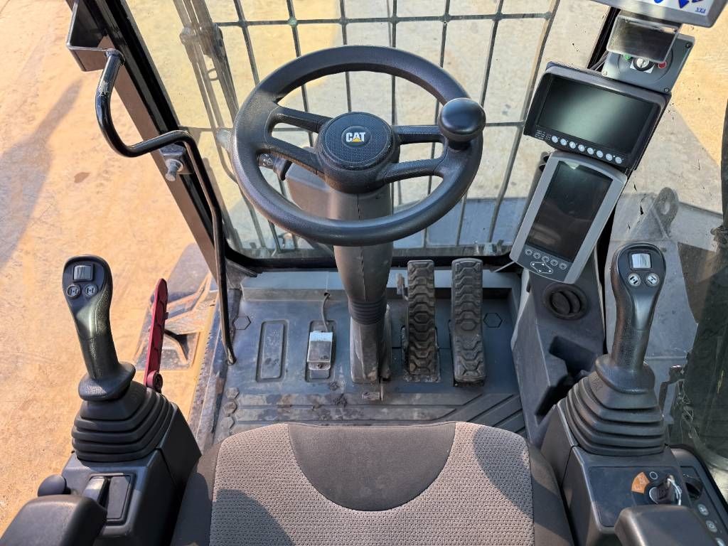 CAT MH3022 - Dutch Machine / Rear + Side Camera