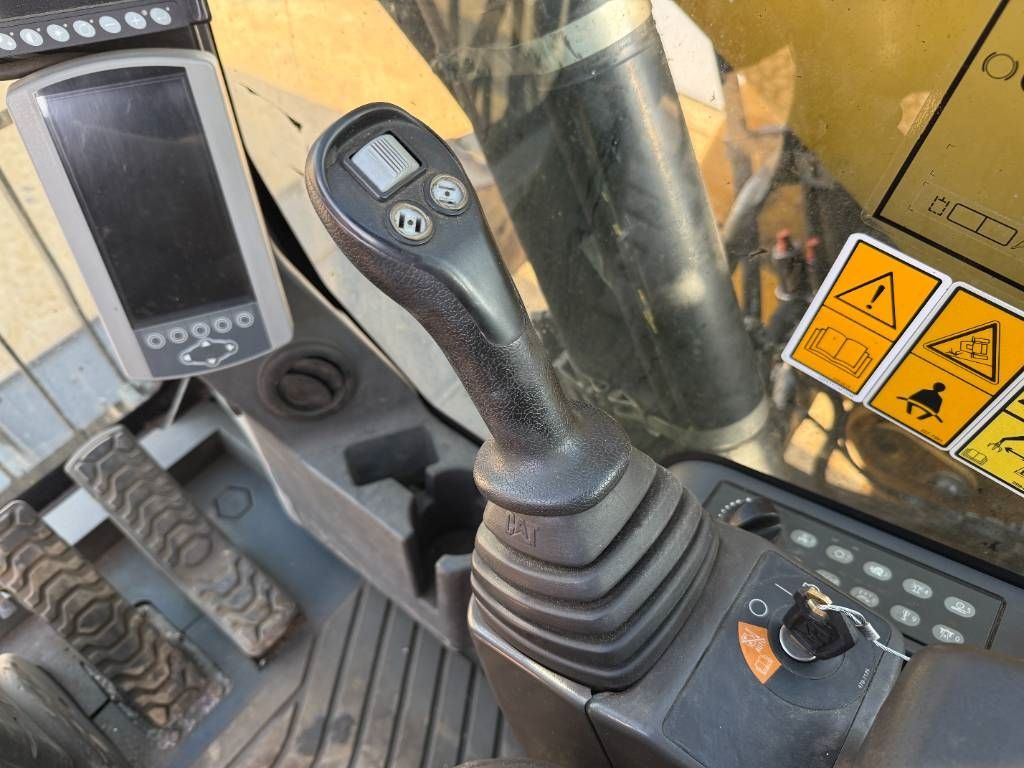 CAT MH3022 - Dutch Machine / Rear + Side Camera