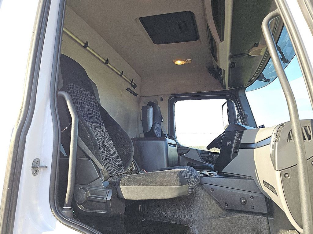 MERCEDES-BENZ ANTOS 1824