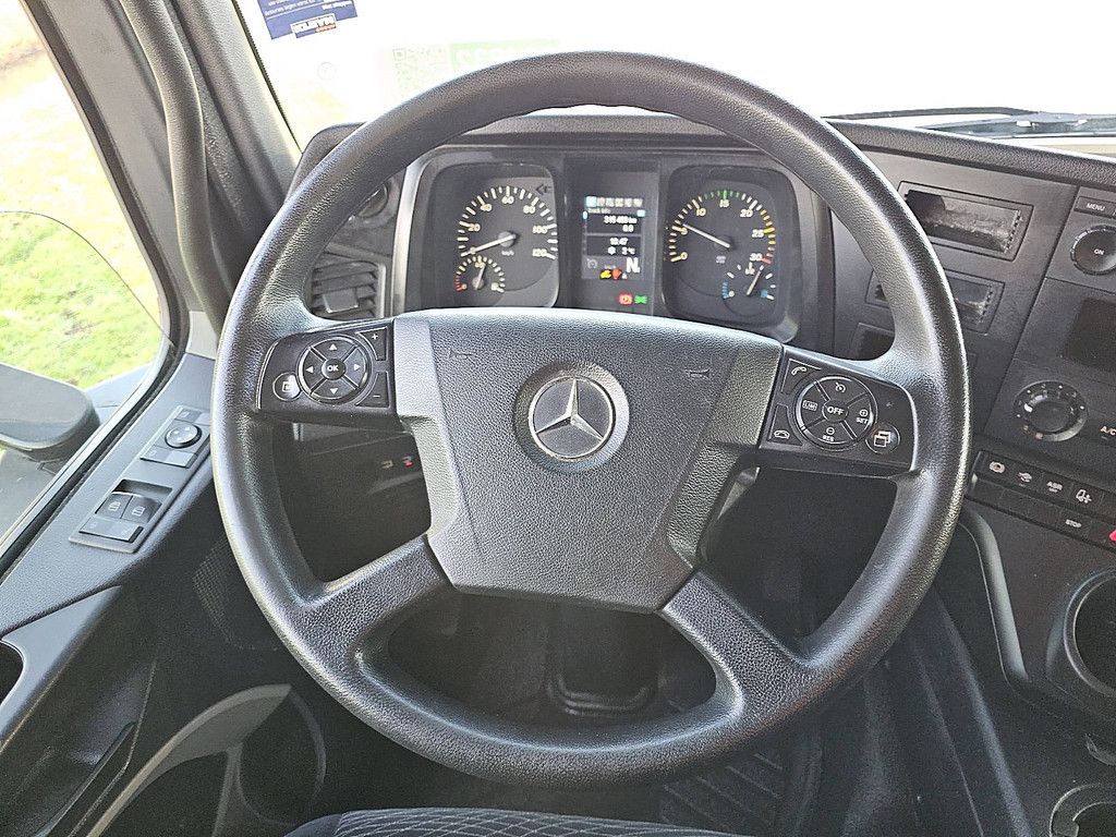 MERCEDES-BENZ ANTOS 1824