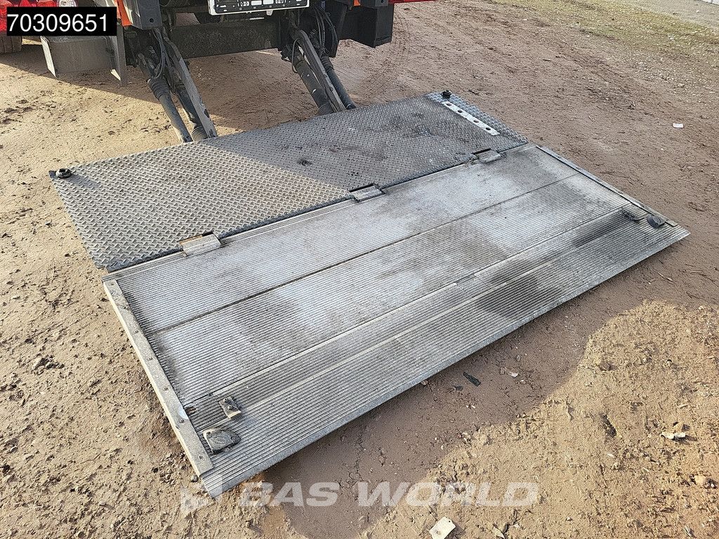 Schmitz SCB*S3B Tailgate Lift Axle Flower Width