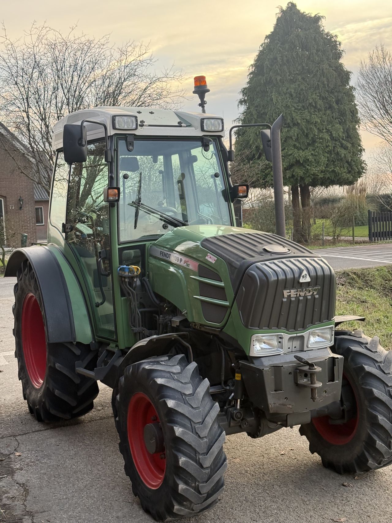 Fendt 209f ( 3800 uur )