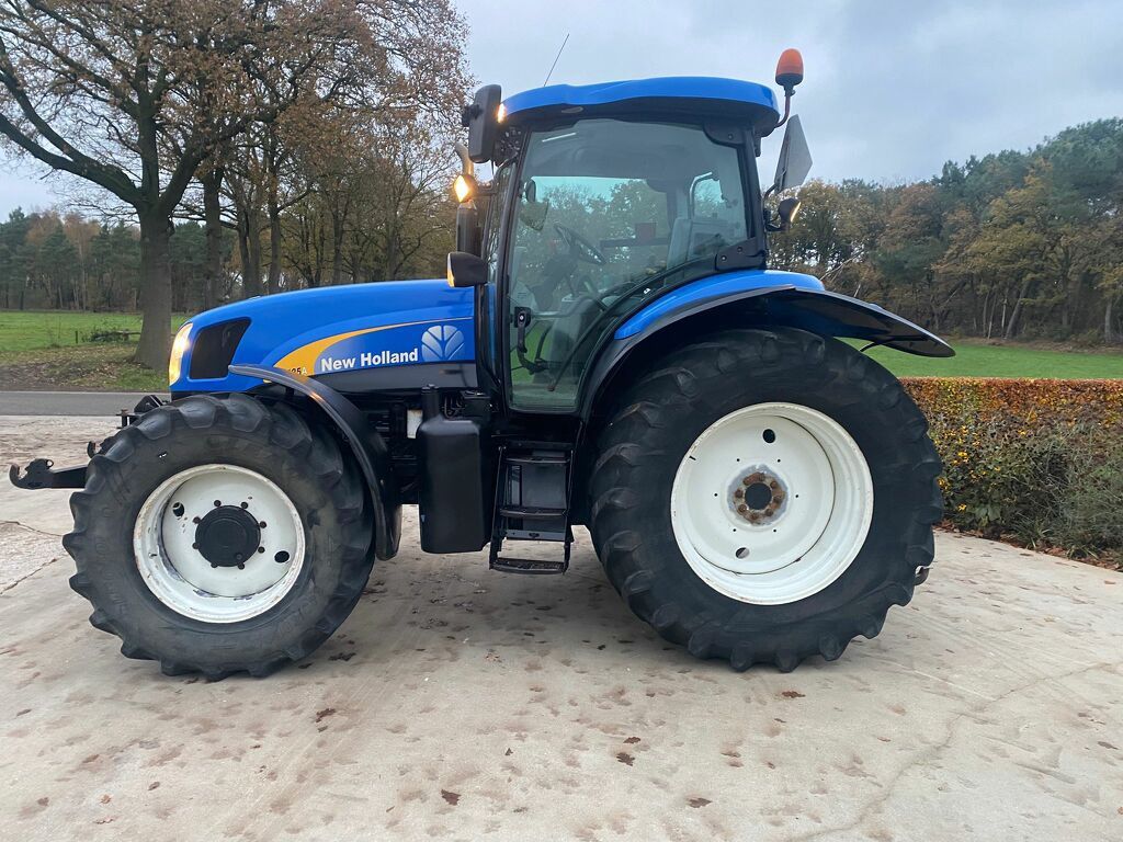 New Holland TS125A tractor