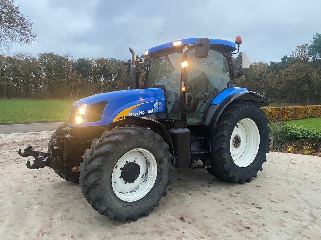 New Holland TS125A tractor