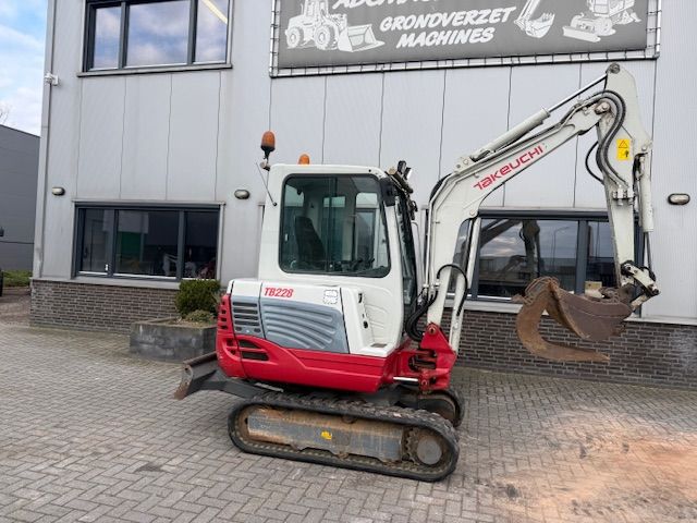 Takeuchi TB228 2.8T Minigraver Minikraan ZGST SLP/SRT