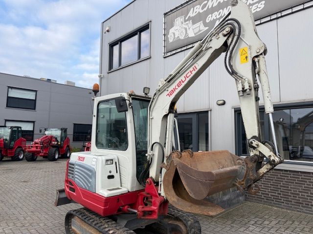 Takeuchi TB228 2.8T Minigraver Minikraan ZGST SLP/SRT