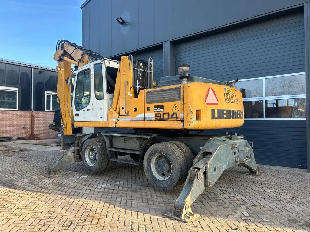 Liebherr A904C