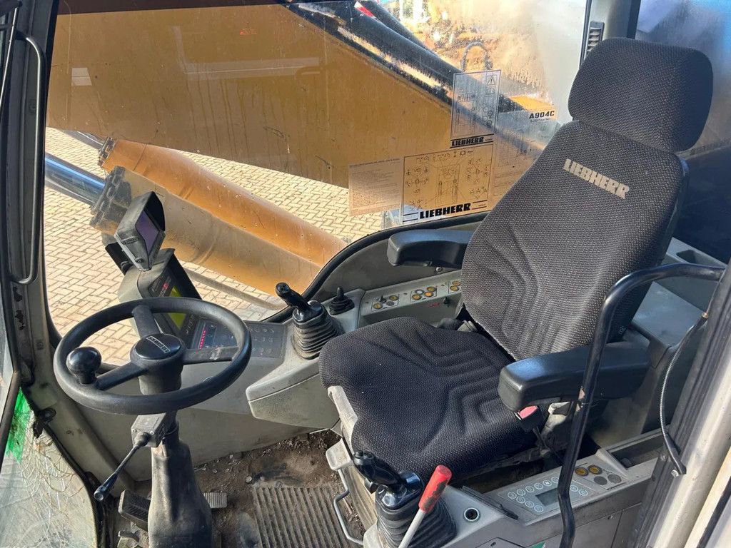 Liebherr A904C